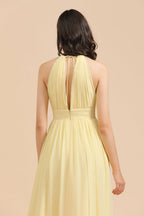 Vestido de dama de honor de gasa color narciso sin mangas con cuello halter y volantes 