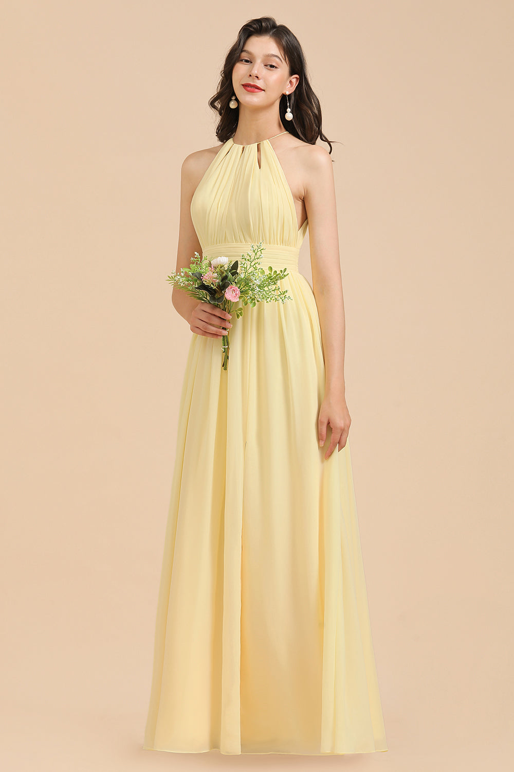 Robe de demoiselle d'honneur dos nu sans manches en mousseline couleur jonquille avec volants 