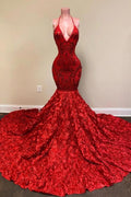 Vestido de sirena de encaje floral brillante con tirantes finos y cuello halter