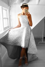 Vestido de fiesta gris satinado sin mangas con corte asimétrico y encaje PG093