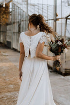 Robe de mariée deux pièces asymétrique en satin et dentelle avec manches