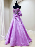 Hindreen | Robe de bal longue lilas à décolleté cœur et perles, ornée d'un nœud, coupe trapèze et décolleté cœur