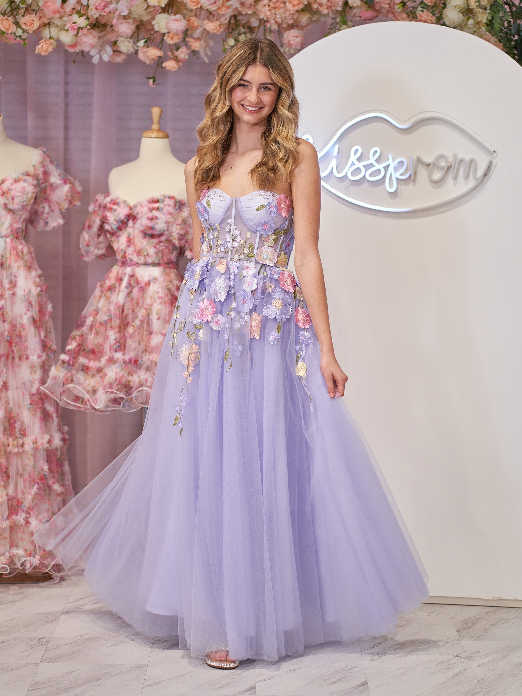 Vestido de fiesta de bienvenida de tul sin tirantes, corte en A, con flores 3D