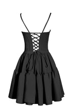 Vestido de fiesta de línea A con volantes y cordones