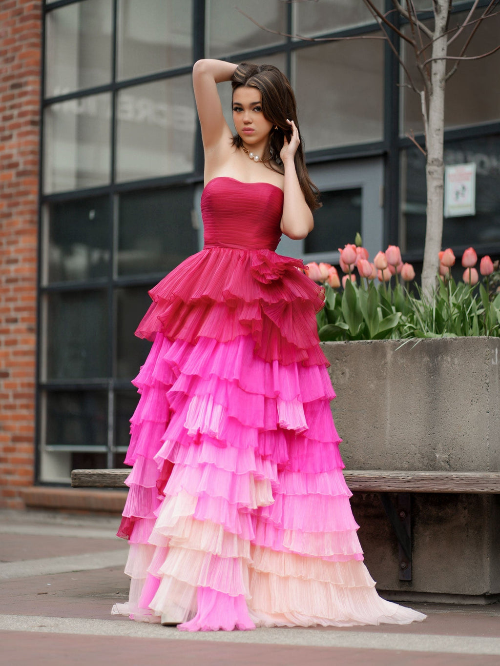 Robe de bal longue à corsage plissé en forme de cœur et à volants
