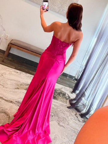 Idra | Vestido de gala sin tirantes con apliques de cuentas verde esmeralda y abertura