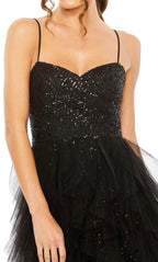 Robe de soirée sans manches ornée de sequins
