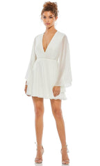 Robe courte à manches longues et col en V
