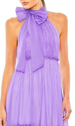 Vestido de noche halter con detalle de lazo