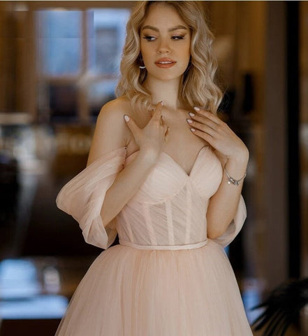 Robe de bal rose en tulle, coupe trapèze, longueur thé 