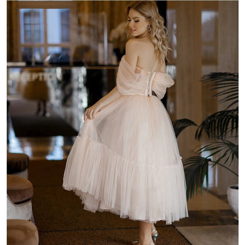 Robe de bal rose en tulle, coupe trapèze, longueur thé 
