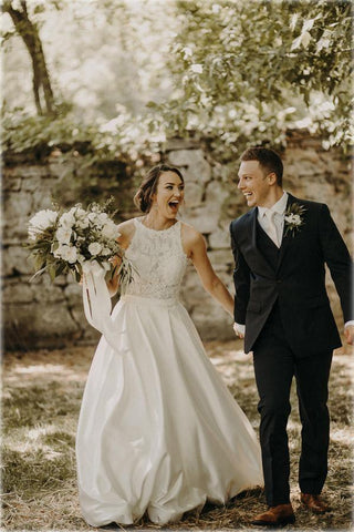Vestido de novia corte A con escote halter ilusión y encaje, con cola de barrido WD540