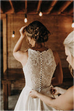 Robe de mariée trapèze à col halter en dentelle et illusion avec traîne balayée WD540