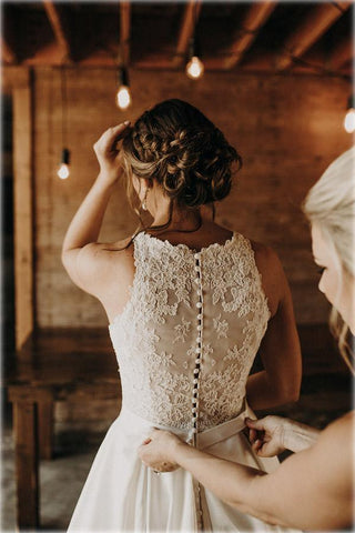 Vestido de novia corte A con escote halter ilusión y encaje, con cola de barrido WD540