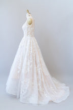 Robe de mariée trapèze en tulle à appliques illusion 