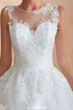 Robe de mariée blanche sans manches à col illusion et applications de dentelle, disponible en ligne