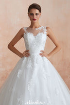 Robe de mariée blanche sans manches à col illusion et applications de dentelle, disponible en ligne