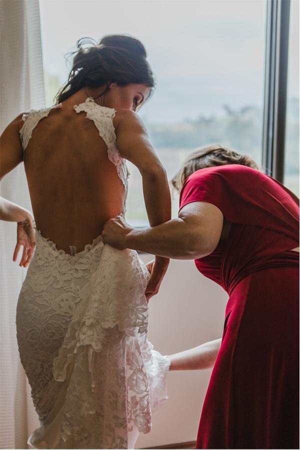 Robe de mariée à encolure illusion, fente et traîne balayée, dos nu, modèle WD471