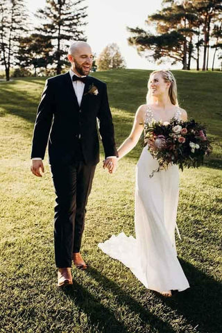 Vestido de novia playero corte sirena con escote ilusión en V y cola de altar WD423