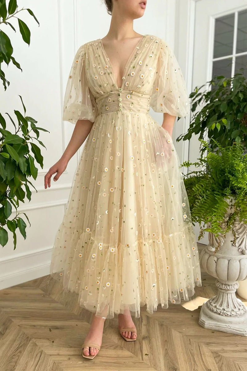 Vestido de compromiso corte A con escote en V, estampado de margaritas, largo hasta el tobillo, manga corta, cuello alto, tul con botones y pliegues.