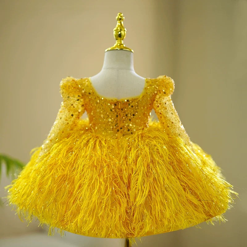 Vestido de niña color champán de tul hasta la rodilla 