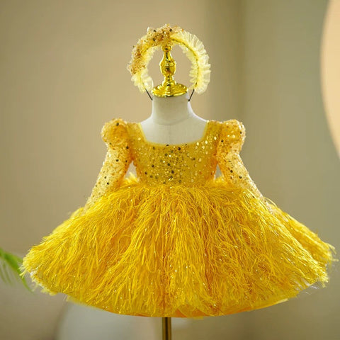Robe de fille en tulle couleur champagne arrivant aux genoux 
