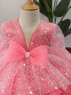 Vestido de bebé niña color lila con lentejuelas, mangas largas con volantes y lazo hasta la rodilla 