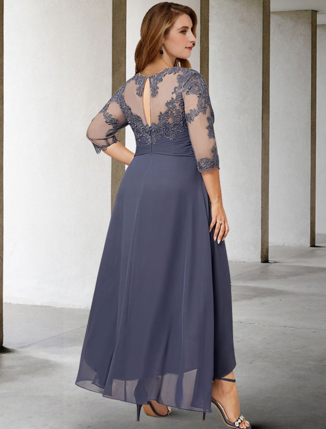 Robes asymétriques trapèze/princesse pour la mère de la mariée 