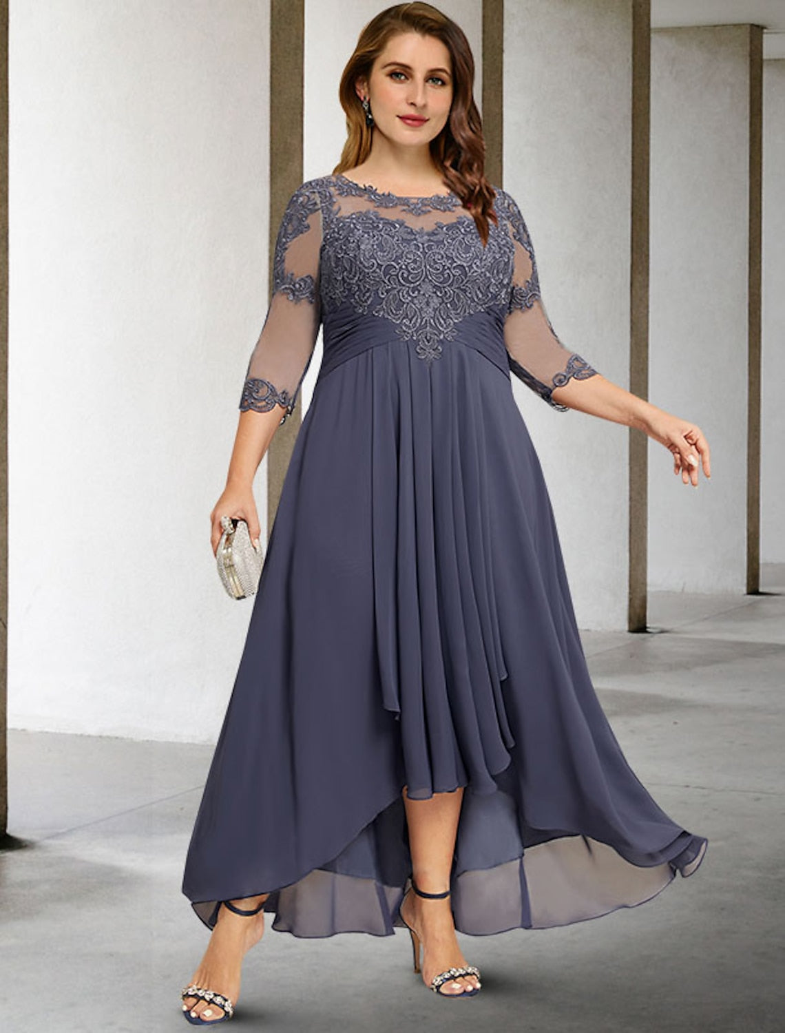 Robes asymétriques trapèze/princesse pour la mère de la mariée 
