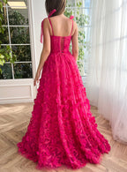 Robe de bal fuchsia élégante en dentelle florale 3D, coupe trapèze et fente.
