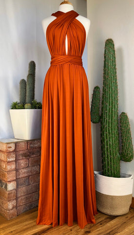 Vestido de dama de honor naranja infinito sin mangas con corte tubo y múltiples posiciones