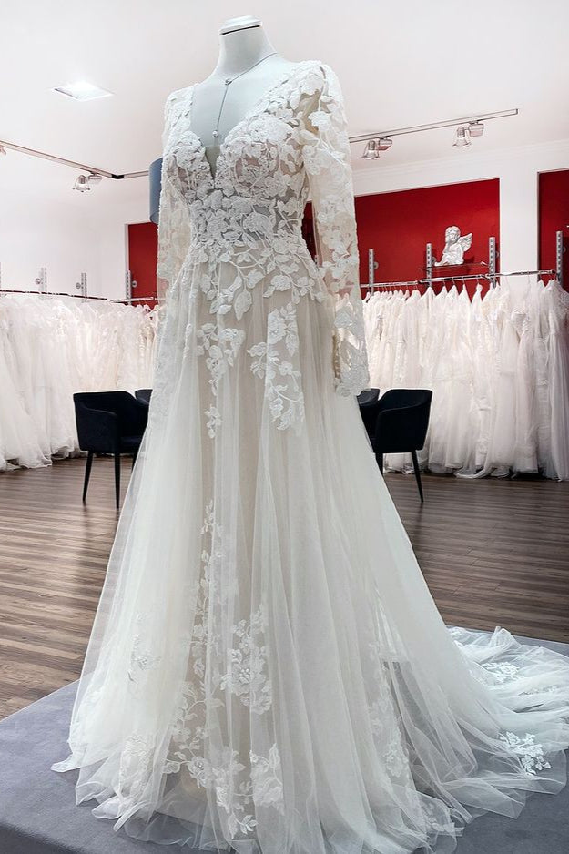 Vestidos de novia color marfil, corte en A, de tul, mangas largas, apliques de encaje y espalda descubierta
