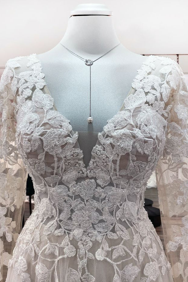 Vestidos de novia color marfil, corte en A, de tul, mangas largas, apliques de encaje y espalda descubierta