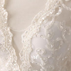 Vestido de novia de encaje marfil y satén con escote en V, manga larga y cuentas WD144 
