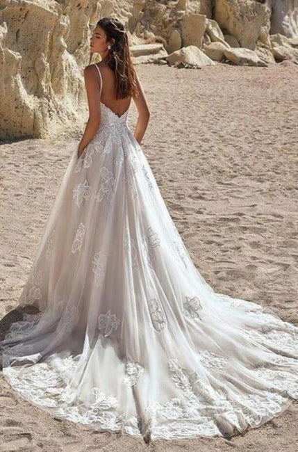 Robe de mariée ivoire à fines bretelles, longue et trapèze