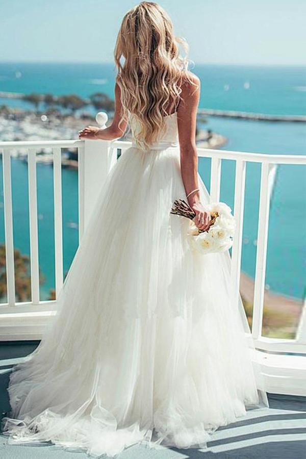Vestido de novia color marfil de tul con escote corazón y tirantes finos WD082