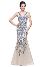 Robe de soirée sirène ivoire à col en V et appliques, longueur au sol