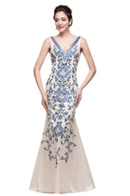Robe de soirée sirène ivoire à col en V et appliques, longueur au sol