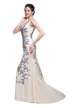 Robe de soirée sirène ivoire à col en V et appliques, longueur au sol
