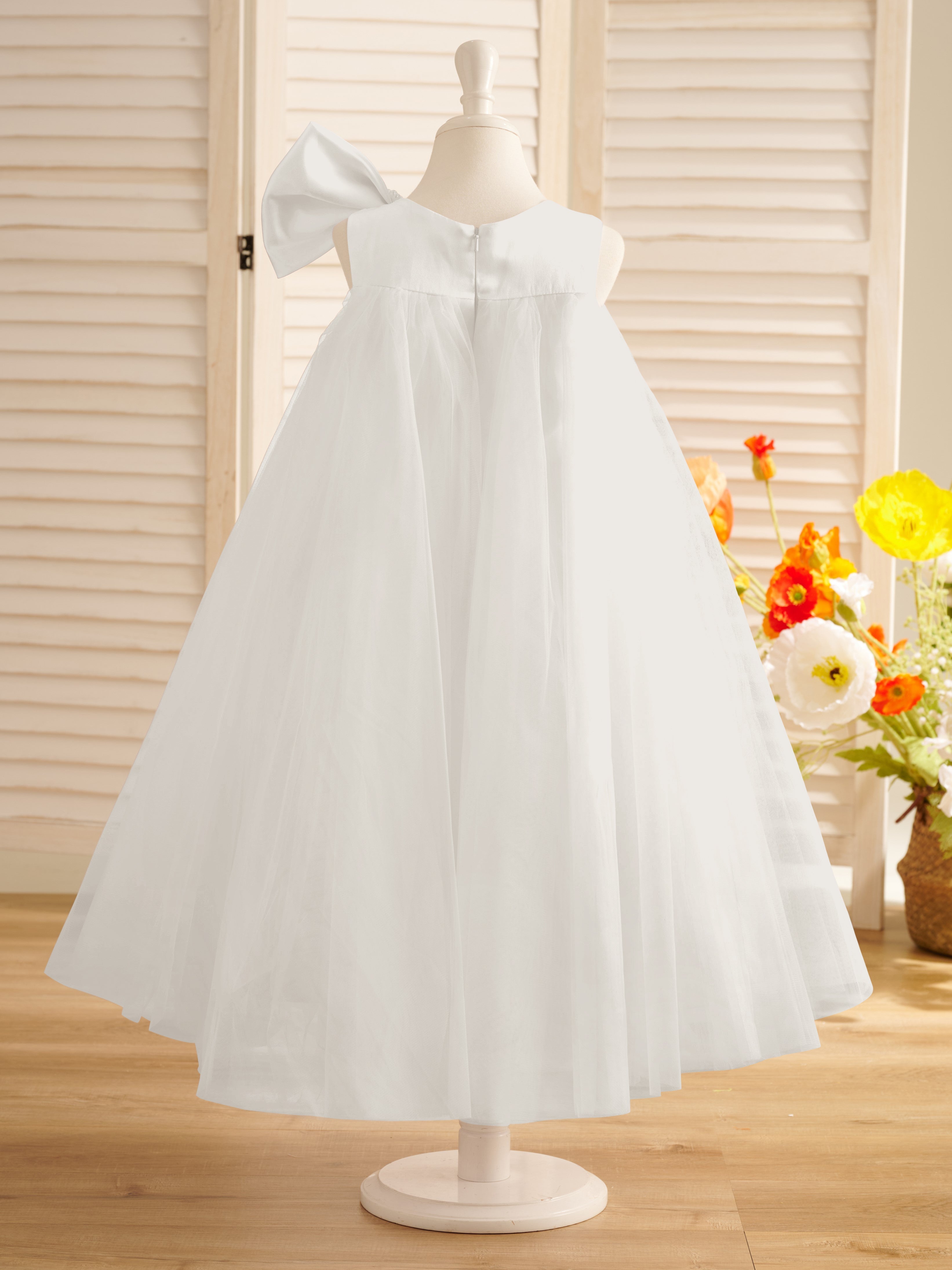 Vestido de niña pequeña de las flores, corte en A, con gran lazo y tul, hasta la rodilla. 