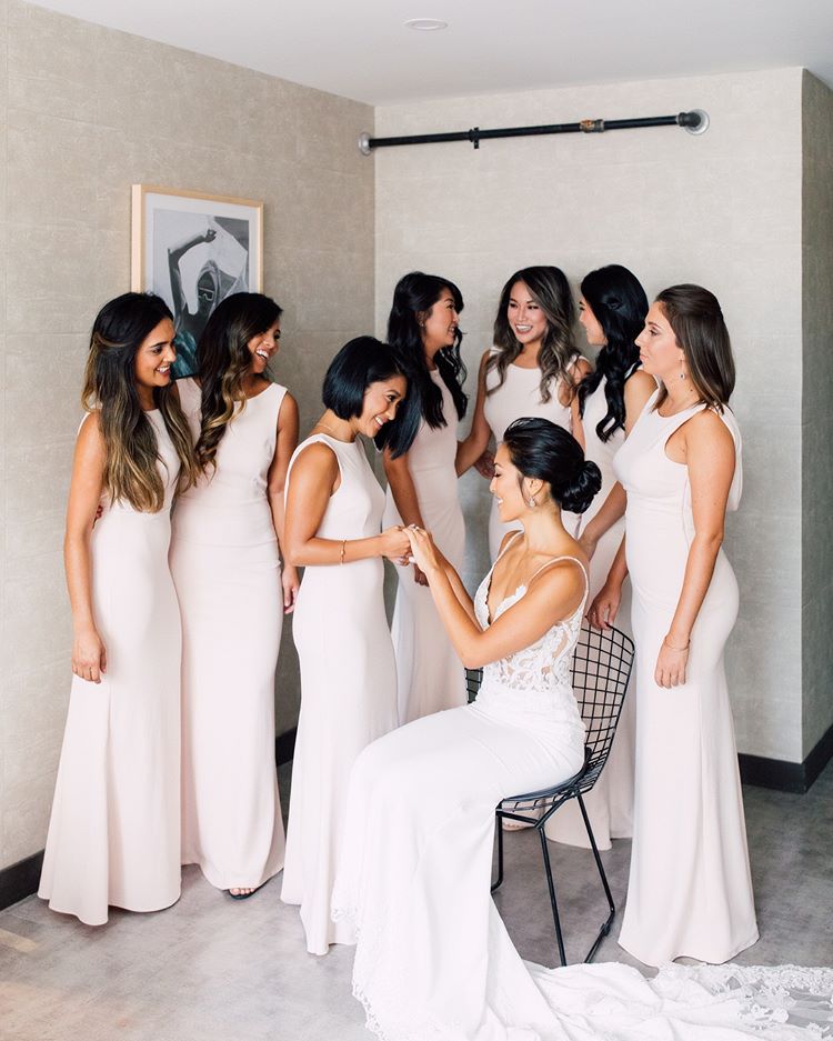 Vestidos de dama de honor sencillos, sin mangas y con corte sirena y espalda descubierta