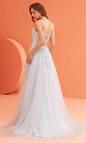 Vestido de graduación con escote en V y apliques de encaje