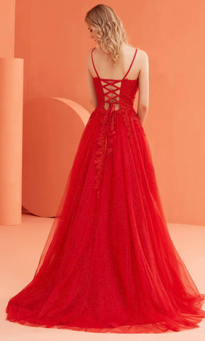 Vestido de graduación con escote en V y apliques de encaje