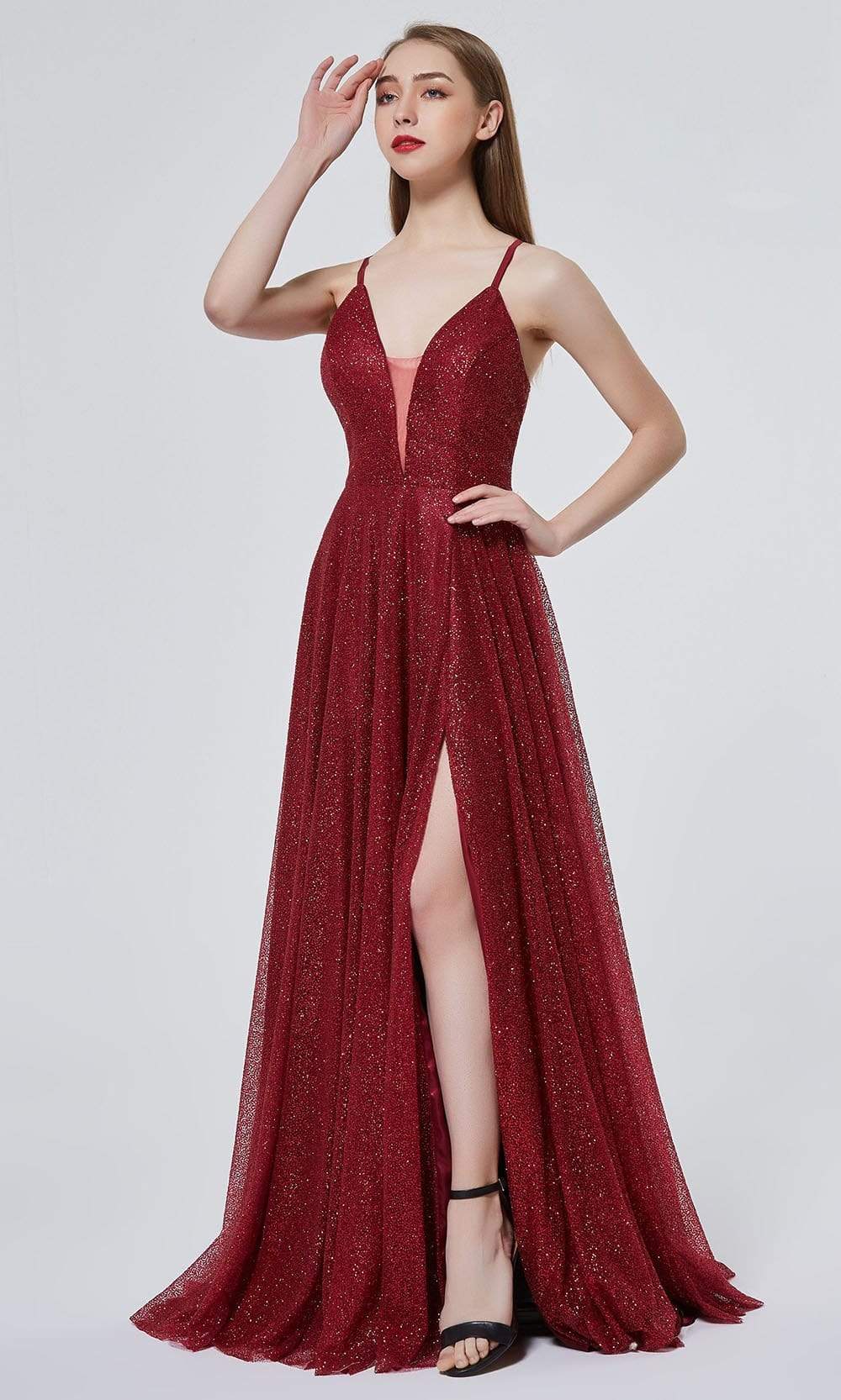 Robe trapèze fendue ornée de paillettes