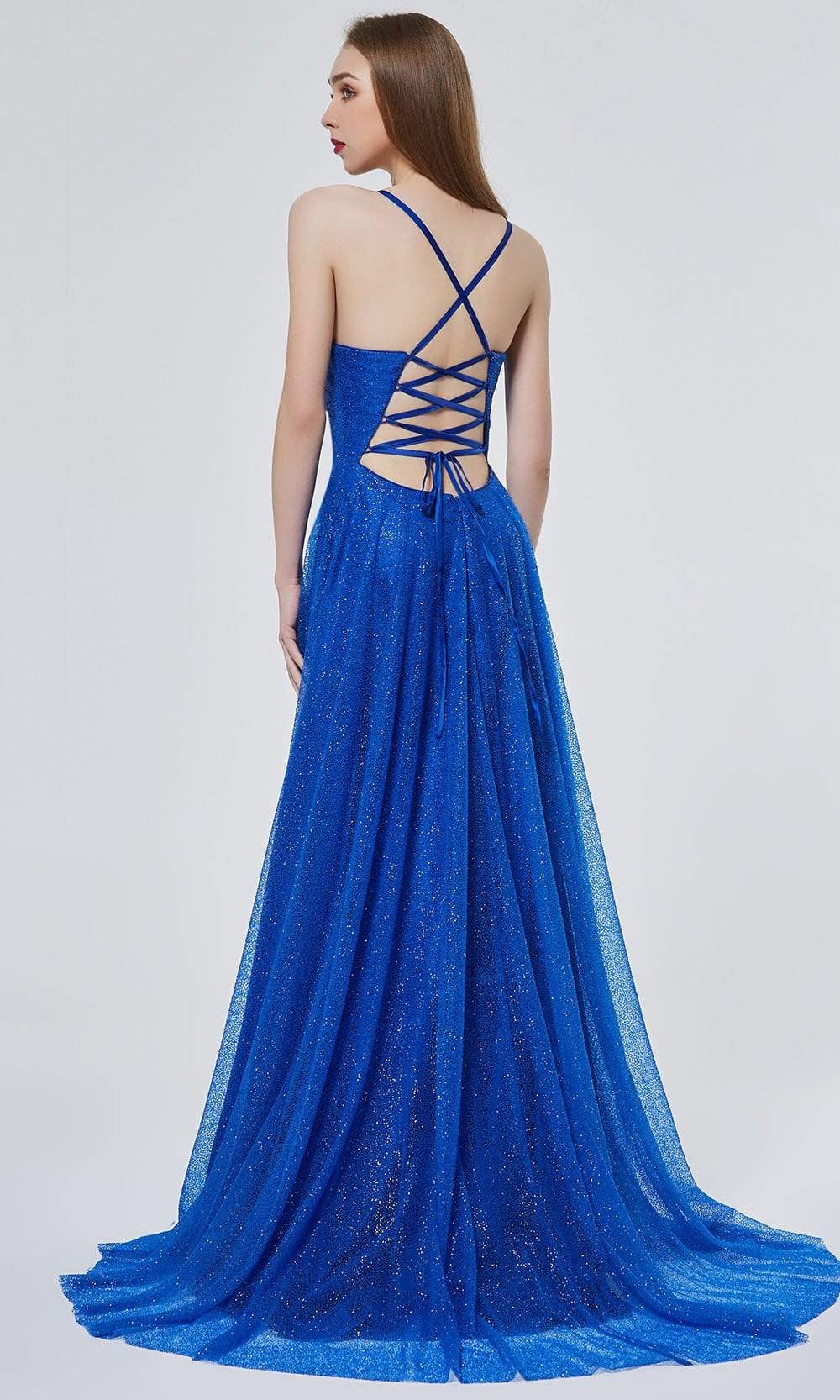 Robe trapèze fendue ornée de paillettes
