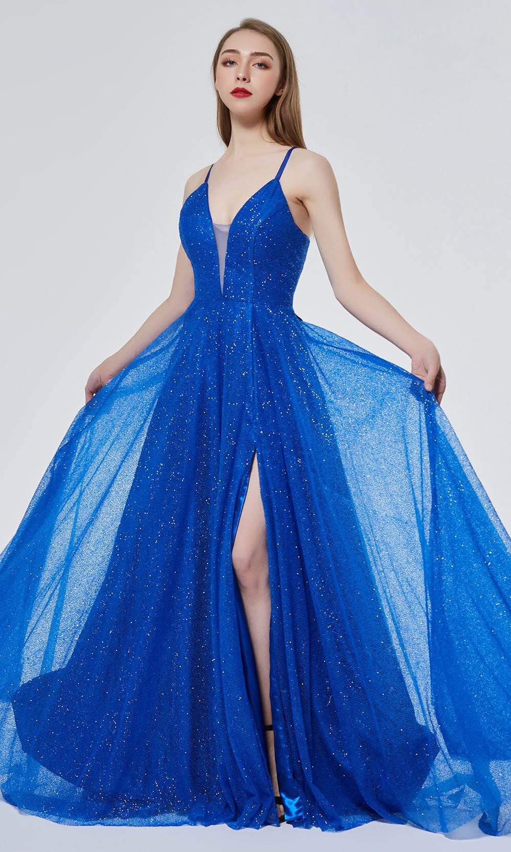 Robe trapèze fendue ornée de paillettes