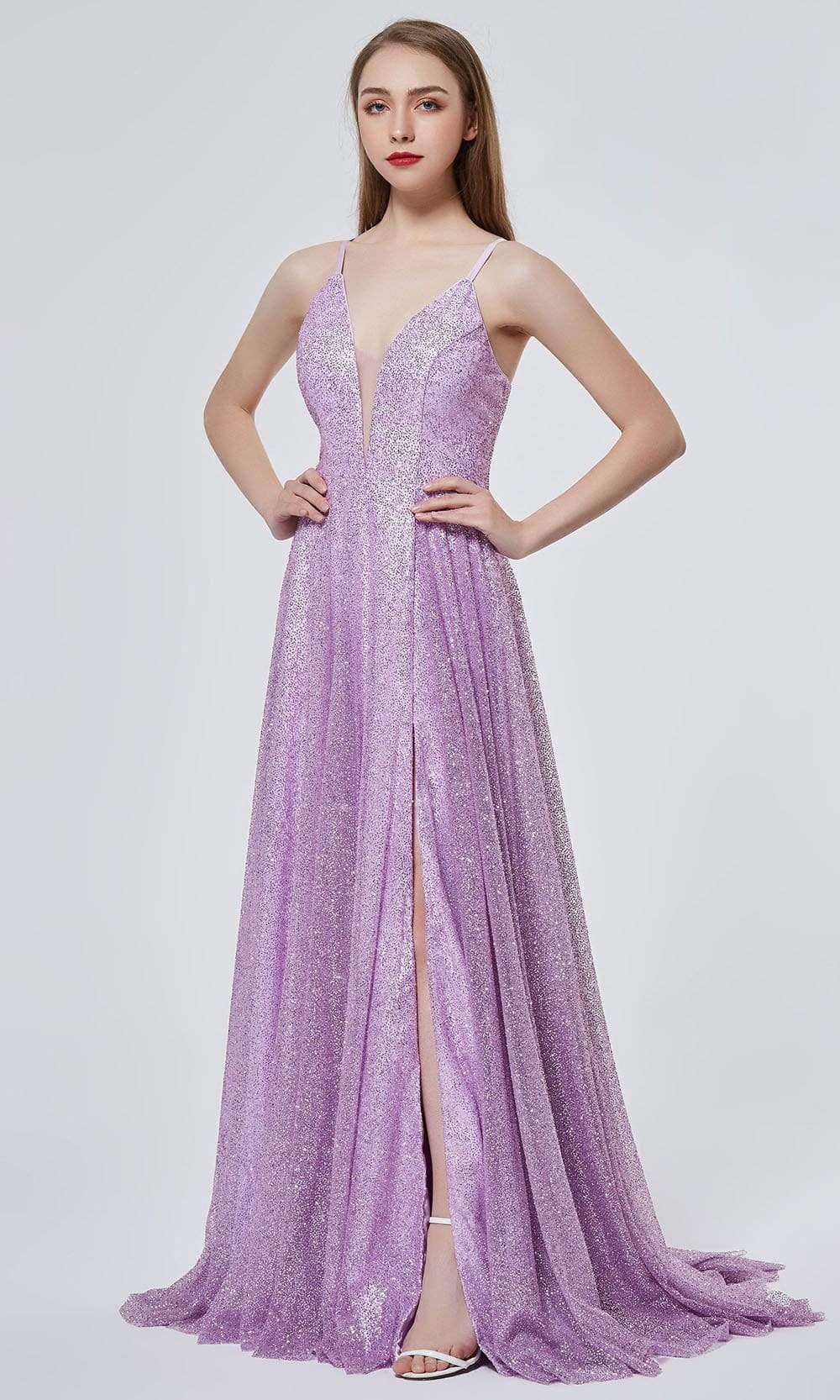 Robe trapèze fendue ornée de paillettes