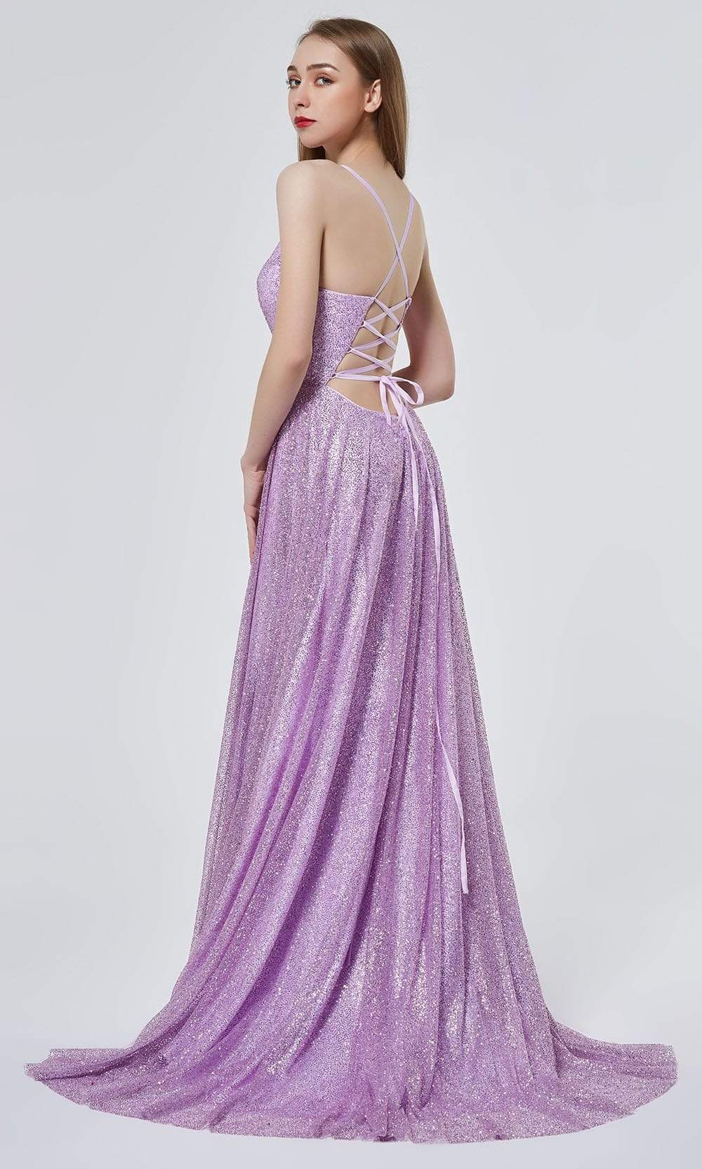 Robe trapèze fendue ornée de paillettes