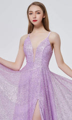 Robe trapèze fendue ornée de paillettes