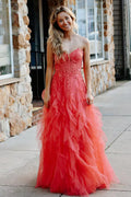 Jaize | Robe de bal bustier corail en tulle délicat à volants et applications. Ornée de volants. 